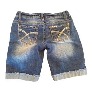Distressed Denim Shorts Modest Length Cuffed Embroidered Jrs size 5 EUC Truce